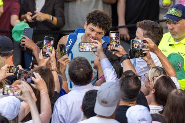 August 11, 2026, Montreal, Quebec, Canada: BEN SHELTON (5) from USA taking selfie with fan after his win over Jakub Mensik (13) from Czech Republic in quarter final at Canadian Open at IGA stadium in Montreal, Quebec, Canada on 2026-08-11 Montreal Canada - ZUMAl189 20260811_zsp_l189_082 Copyright: xYannickxLegarex
