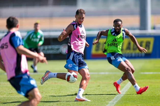 12.08.2026, Fussball, Training des FC Schalke 04. v. l. Nikola Katic (FC Schalke 04), Moussa Sylla (FC Schalke 04). Gelsenkirchen Trainingsgelände FC Schalke 04 NRW Deutschland xRHR-FOTO YYx *** August 12, 2026, Soccer, FC Schalke 04 Training: Nikola Katic (FC Schalke 04), Moussa Sylla (FC Schalke 04), Gelsenkirchen, FC Schalke 04 Training Facility, North Rhine-Westphalia, Germany, xRHR PHOTO YYx Copyright: RHR-FOTOx RHR-FOTO YY