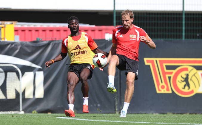 Emmanuel Latte Lath, Marvin Friedrich Zweikampf Spielszene Aktion Fußball Fussball Training Bundesliga Herren DFL Saison 2026 2027 12.08.2026 1.FC Union Berlin FCU DFL regulations prohibit any use of photographs as image sequences and or quasi-video. *** Emmanuel Latte Lath, Marvin Friedrich, tackle, game scene, action, sports, soccer, soccer training, Bundesliga, men s, DFL, 2026–2027 season, December 8, 2026, 1. FC Union Berlin, FCU. DFL regulations prohibit any use of photographs as image sequences and or quasi-video.