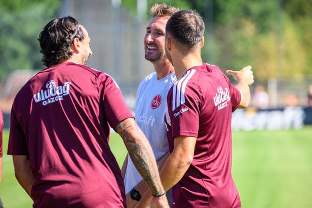 12.08.2026 - Fussball - 2. Fussball - Bundesliga - Saison 2026 2027 - 1. FC Nürnberg Nuernberg FCN ( Club ) - Training - Sportfoto Zink - xwoxzix - Adriano Grimaldi (39, 1. FC Nürnberg FCN ) Miroslav Miro Klose ( Trainer 1. FC Nürnberg FCN ) Julian Justvan (10, 1. FC Nürnberg FCN ) happy *** August 12, 2026 Soccer 2 Soccer Bundesliga 2026–2027 Season 1 FC Nuremberg Nuremberg FCN Club Training Sports Photo Zink xwoxzix Adriano Grimaldi 39, 1 FC Nuremberg FCN Miroslav Miro Klose Coach 1 FC Nuremberg FCN Julian Justvan 10, 1 FC Nuremberg FCN happy