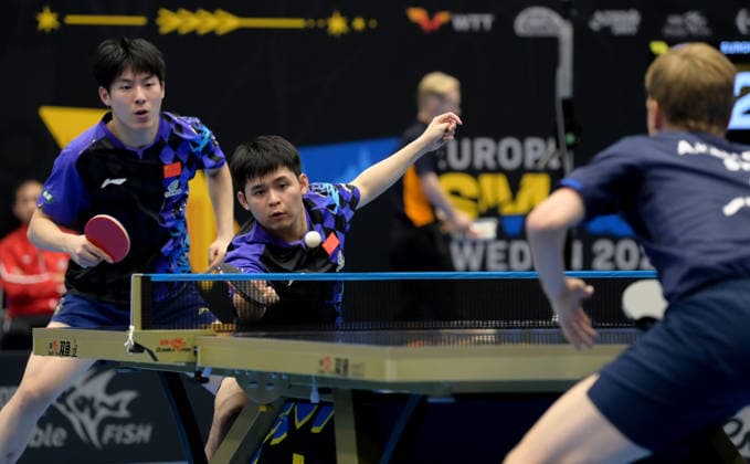 (260812) -- MALMO, Aug. 12, 2026 -- Lin Shidong (C) Wen Ruibo (L) compete during the men s doubles round of 16 match between China s Lin Shidong Wen Ruibo and Sweden s Kristian Karlsson Anton Kallberg at the WTT Europe Smash Sweden 2026 in Malmo, Sweden, Aug. 12, 2026. ) (SP)SWEDEN-MALMO Table tennis, Tischtennis WTT EUROPE SMASH 2026 WengxXinyang 