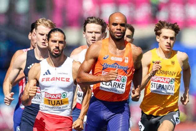 27th European Athletics Championships - Birmingham 2026: Day Three Ryan Clarke of the Netherlands leads the pack at the mid-point of semi-final 1 of the men s 800m event during Day Three of the 2026 European Athletics Championships at the Alexander Stadium in Perry Bar, Birmingham, England. Perry Bar Birmingham United Kingdom  Copyright: xMIxNewsx originalFilename:fletcher-european260812_npecl.jpg