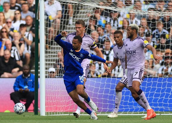 Newcastle United v Everton Pre-Season Friendly Iliman Ndiaye of Everton controls the ball under pressure from Joelinton of Newcastle United during the Pre-Season Friendly match at Scottish Gas Murrayfield Stadium, Edinburgh 12 08 2026 UK Newspapers OUT Copyright: xFredxPalmerx FIL-23756-0038