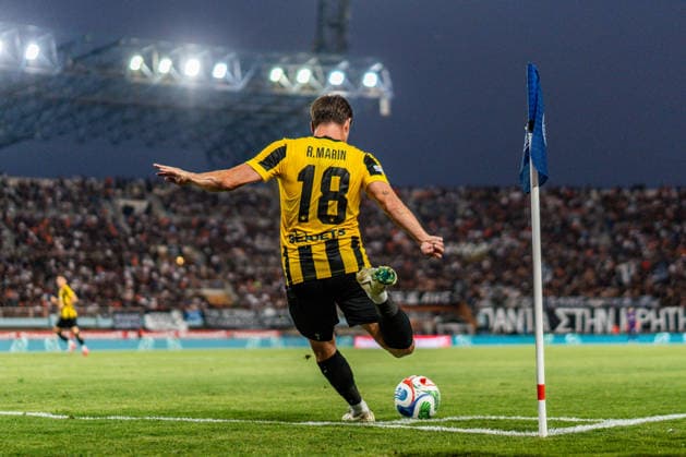Superbet Supercup Greece, AEK Athen vs. OFI Kreta am 12.08.2026 im Pankritio Stadion in Heraklion Razvan Marin beim Eckball *** Superbet Supercup Greece, AEK Athens vs. OFI Crete on August 12, 2026, at Pankritio Stadium in Heraklion; Razvan Marin taking a corner kick Copyright: xBahhoxKarax