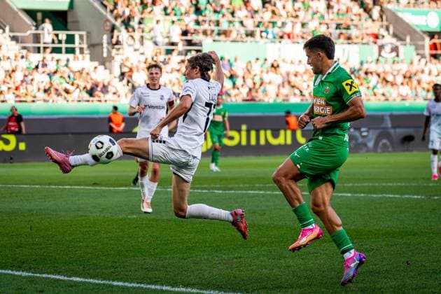 SOCCER - UEFA ECL, Rapid vs Paide VIENNA,AUSTRIA,12.AUG.26 - SOCCER - UEFA Conference League, qualification, SK Rapid Wien vs Paide Linnameeskond. Image shows Daniel Luts (Paide) and Jonas Auer (Rapid).  GEPAxpictures xKevinxHackner