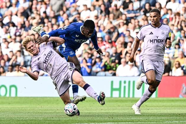Newcastle United v Everton Pre-Season Friendly Lewis Hall of Newcastle United is beaten by Thierno Barry of Everton who scores during the Pre-Season Friendly match at Scottish Gas Murrayfield Stadium, Edinburgh 12 08 2026 UK Newspapers OUT Copyright: xJamiexJohnstonx FIL-23757-0129