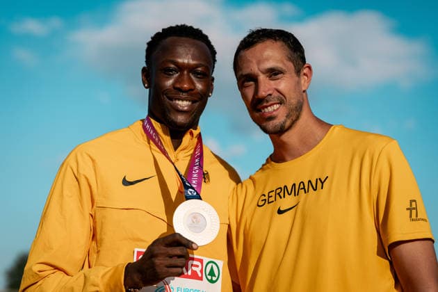 Owen Ansah (Hamburger SV, 100m Maenner), Trainer Sebastian Beyer,GBR, Leichtathletik, Athletics, European Athletics Championships 2026, Leichtathletik Europameisterschaft 2026, Birmingham 2026, 09.08.2026, GBR, Leichtathletik, Athletics, European Athletics Championships 2026, Leichtathletik Europameisterschaft 2026, Birmingham 2026, 09.08.2026 Birmingham *** Owen Ansah, Hamburger SV, Men s 100m, Coach Sebastian Beyer, GBR, Track and Field, Athletics, 2026 European Athletics Championships, 2026 European Track and Field Championships, Birmingham 2026, August 9, 2026, GBR, Track and Field, Athletics, 2026 European Athletics Championships, 2026 European Track and Field Championships, Birmingham 2026, August 9, 2026, Birmingham Copyright: xStefanxMayerx EP_SMR