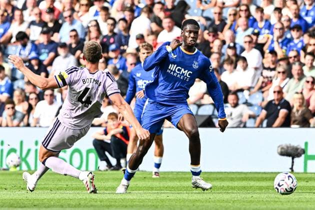 Newcastle United v Everton Pre-Season Friendly Sven Botman of Newcastle United is beaten by Thierno Barry of Everton who then makes a break to score his sides first goal during the Pre-Season Friendly match at Scottish Gas Murrayfield Stadium, Edinburgh 12 08 2026 UK Newspapers OUT Copyright: xJamiexJohnstonx FIL-23757-0132