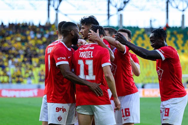 Hapoel Tel Aviv seen celebrating goal during UEFA Conference League 2026 27 3rd qualifying round 2nd leg match between teams of GKS Katowice and Hapoel Tel Aviv in Katowice, Poland Tomasz Karczewski Ball Raw Images Katowice Arena Katowice Poland Copyright: xTomaszxKarczewskix tomaszkarczewski_gks_hapoel_2627_TK2_0167 KWALIFIKACJE LIGI KONFERENCJI PILKA NOZNA SEZON 2026 2027 LIGA KONFERENCJI FOT.IMAGO NEWSPIX.PL POLAND ONLY! --- Newspix.pl POLAND OUT!  imago_sp_0812_1080922907