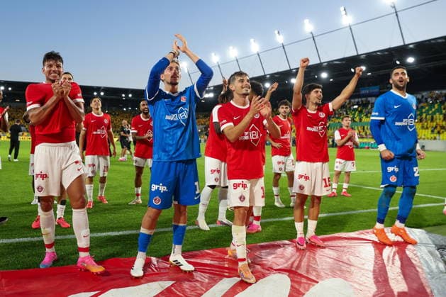 Katowice 12.08.2026. Football UEFA Conference League match between GKS Katowice and Hapoel Tel Aviv in Katowice, Poland on August 12, 2026 --- Mecz pilka nozna UEFA Conference League pomiedzy GKS Katowice a Hapoel Tel Aviv w Katowicach, Polska 12 sierpnia 2026 Persons Shown: Hapoel Tel Aviv radosc, joy Fot. Michal Gaciarz Arena Akcji NEWSPIX.PL --- newspix.pl POLAND OUT! 
