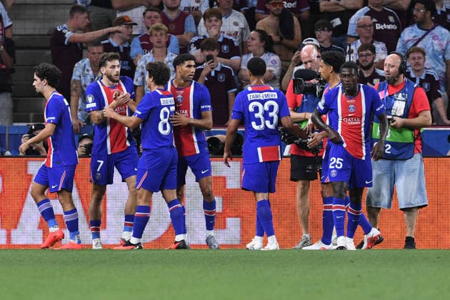 Fußball UEFA Supercup Paris Saint-Germain - Aston Villa am 12.08.2026 im Stadion Salzburg in Salzburg Torjubel zum 1:0 durch Khvicha Kvaratskhelia ( Paris ) *** Soccer: UEFA Super Cup, Paris Saint-Germain vs. Aston Villa on August 12, 2026, at Salzburg Stadium in Salzburg. Celebration of the 1-0 goal by Khvicha Kvaratskhelia for Paris. xRx