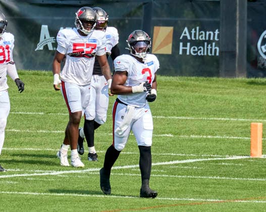 NFL, American Football Herren, USA 2026: NY Jets Training Camp AUG 12 Tampa Bay Buccaneers outside linebacker Rueben Bain Jr. (3) participate during a joint practice with the New York Jets during training camp at the Atlantic Health Jets Training Center, Florham Park, New Jersey. Duncan Williams CSM (Credit Image: Duncan Williams Cal Media) Florham Park New Jersey United States EDITORIAL USE ONLY Copyright: xx ZUMA-20260812_zma_c04_039.jpg DuncanxWilliamsx csmphotothree510710