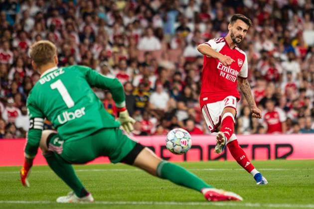 Fabio Vieira of Arsenal shoots at goal during the Friendly match between Arsenal and Como Arsenal v Como, Preseason Friendly, Football, Emirates Stadium, London - 12 Aug 2026London Emirates Stadium United Kingdom  Copyright: xSeanxTroup Shutterstockx 17064767aw
