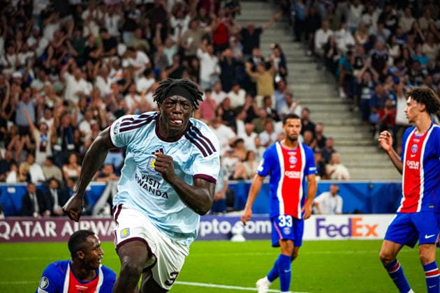 Fussball: Österreich: UEFA Super Cup 2026 - Finale, 12.08.2026 - Paris Saint-Germain (PSG - Frankreich) vs. Aston Villa FC (England) - Stadion Salzburg (Salzburg, Österreich); Brian Madjo (Aston Villa FC) mit dem Tor zum 1:1 - Jubel, Torjubel *** Soccer Austria UEFA Super Cup 2026 Final, August 12, 2026 Paris Saint-Germain (PSG) France vs. Aston Villa FC England Salzburg Stadium, Salzburg, Austria Brian Madjo of Aston Villa FC celebrates scoring the 1-1 goal, goal celebration Copyright: xLukasxBierederx