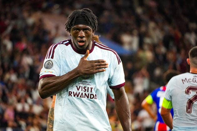 Fussball: Österreich: UEFA Super Cup 2026 - Finale, 12.08.2026 - Paris Saint-Germain (PSG - Frankreich) vs. Aston Villa FC (England) - Stadion Salzburg (Salzburg, Österreich); Brian Madjo (Aston Villa FC) mit dem Tor zum 1:1 - Jubel, Torjubel *** Soccer Austria UEFA Super Cup 2026 Final, August 12, 2026 Paris Saint-Germain (PSG) France vs. Aston Villa FC England Salzburg Stadium, Salzburg, Austria Brian Madjo of Aston Villa FC celebrates scoring the 1-1 goal, goal celebration Copyright: xLukasxBierederx