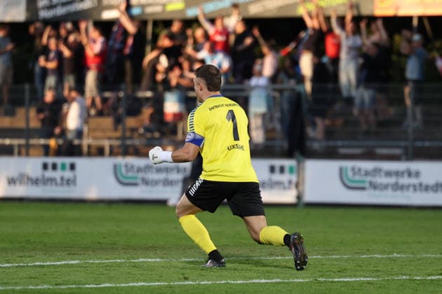 Fußball I Herren I Saison 2026 2027 I Regionalliga Nord I 3.Spieltag I Eintracht Norderstedt - BSV Kickers Emden I 12.08.2026 Lars Huxsohl (1, FC Eintracht Norderstedt) Norderstedt Edmund Plambeck Stadion Schleswig-Holstein Deutschland *** Soccer I Men s I 2026–2027 Season I Regionalliga Nord I Matchday 3 I Eintracht Norderstedt vs. BSV Kickers Emden I August 12, 2026 Lars Huxsohl 1, FC Eintracht Norderstedt, Edmund Plambeck Stadium, Norderstedt, Schleswig-Holstein, Germany Copyright: xLobeca RalfxHomburgx