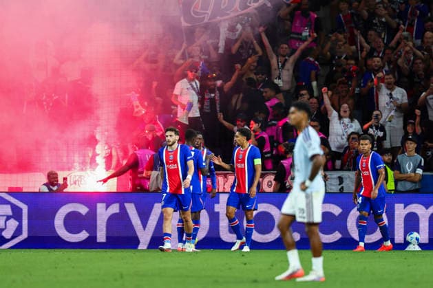 SOCCER - UEFA Super Cup, PSG vs Aston Villa SALZBURG,AUSTRIA,12.AUG.26 - SOCCER - UEFA Super Cup, Paris Saint-Germain vs Aston Villa FC. Image shows the rejoicing of scorer Desire Doue (PSG) with his teammates.  GEPAxpictures xDavidxGeieregger