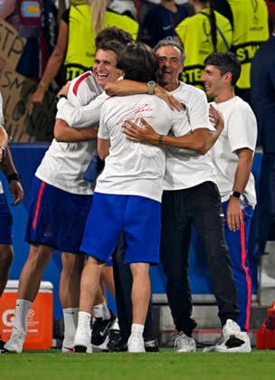 12.08.2026, Fussball UEFA-Supercup 2026: Finale in Salzburg (Österreich), Paris St. Germain - Aston Villa, in der Red Bull Arena (Wals bei Salzburg). Trainer Luis Enrique (FC Paris Saint-Germain) jubelt. ***DFL and DFB regulations prohibit any use of photographs as image sequences and or quasi-video.*** *** August 12, 2026, Soccer: 2026 UEFA Super Cup Final in Salzburg, Austria; Paris Saint-Germain vs. Aston Villa at the Red Bull Arena in Wals near Salzburg; Paris Saint-Germain coach Luis Enrique celebrates ***DFL and DFB regulations prohibit any use of photographs as image sequences and or quasi-video***