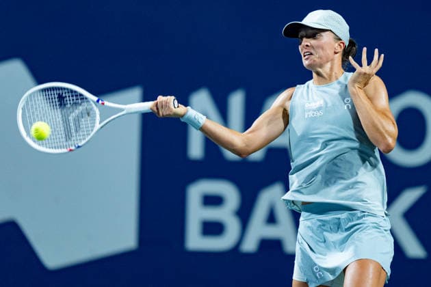 TORONTO, ON - AUGUST 12: Iga Swiatek of Poland returns a shot during her Semi-final match of the WTA, Tennis Damen National Bank Open tournament on August 12, 2026 at Sobeys Stadium in Toronto, ON, Canada (Photo by Julian Avram Icon Sportswire) TENNIS: AUG 12 National Bank Open EDITORIAL USE ONLY Icon2608120126