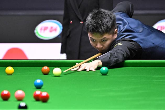 TAIYUAN, CHINA - AUGUST 12: Zhou Yuelong of China plays a shot in the second round match against Liu Hongyu of China on day 5 of the 2026 World Snooker Tour China Open at Taiyuan Binhe Sports Center on August 12, 2026 in Taiyuan, Shanxi Province of China.  Copyright: xChinaxNewsxServicex 111659547707