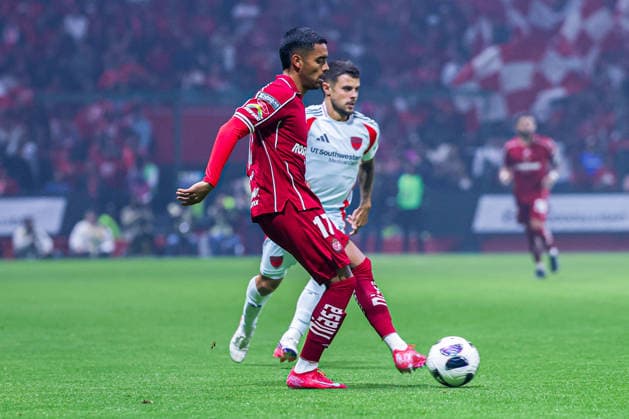 CONCACAF CHAMPIONS LEAGUE 2026 CONCACAF CHAMPIONS LEAGUE 2026 TOLUCA VS FC DALLAS 12082026 TOLUCA, ESTADO DE MEXICO. Action photo of Brian Garcia (17) of Diablos Rojos del Toluca, during week 3 game of the 2026 CONCACAF Champions League tournament held a the Estadio Nemesio Diez of Toluca, Estado de Mexico. Foto de accion de Brian Garcia (17) de Diablos Rojos del Toluca, durante juego de la jornada 3 del Torneo 2026 de la CONCACAF Champions League, celebrado en el Estadio Nemesio Diez de Toluca, Estado de Mexico PHOTO BY IMAGENSHOP AGENCIA FOTOGRAFICA TOLUCA ESTADO DE MEXICO MEXICO *** CONCACAF CHAMPIONS LEAGUE 2026 CONCACAF CHAMPIONS LEAGUE 2026 TOLUCA VS FC DALLAS 08 12 2026 TOLUCA, State of Mexico Action photo of Brian Garcia, No. 17 of the Diablos Rojos del Toluca, during Week 3 of the 2026 CONCACAF Champions League tournament held at the Estadio Nemesio Diez in Toluca, State of Mexico Action photo of Brian Garcia (No. 17) of Diablos Rojos del Toluca, during a Week 3 match of the 2026 CONCACAF Champions League tournament, held at the Estadio Nemesio Diez in Toluca, State of Mexico PHOTO BY IMAGENSHOP PHOTO AGENCY TOLUCA STATE OF MEXICO MEXICO Copyright: xIMAGENSHOPxAGENCIAxFOTOGRAFICAx