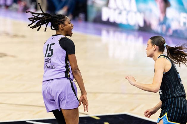 SAN FRANCISCO, CA - AUGUST 12: Tiffany Hayes 15 of the Golden State Valkyries celebrates a score during a WNBA, Basketball Damen, USA game against the Chicago Sky on August 12, 2026 at Chase Center in San Francisco, CA. (Photo by Matthew Huang Icon Sportswire) WNBA: AUG 12 Chicago Sky at Golden State Valkyries EDITORIAL USE ONLY Icon260812004