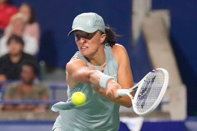 August 12, 2026, Toronto, On, CAN: Poland s Iga Swiatek hits a return to Ukraine s Elina Svitolina during National Bank Open tennis action in Toronto on Wednesday, August 12, 2026. Canada News - August 12, 2026  - ZUMAc35_ 20260812_zaf_c35_125 Copyright: xChrisxYoungx