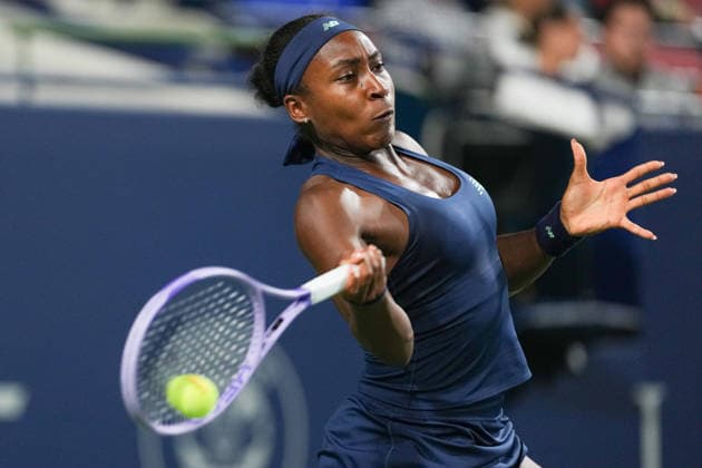 WTA, Tennis Damen Masters 1000 National Bank Open Toronto 2026 - Semifinals - Day 12 Coco Gauff of United States plays a forehand during the Women™s Singles semifinal match against Elena Rybakina of Kazakhstan on day 12 of the WTA Masters 1000 National Bank Open at Sobeys Stadium on August 12, 2026, in Toronto, Canada. (Photo by Leonardo Ramirez Eyepix Group) Copyright: xLeonardoxRamirezx xEyepixxGroupx LR_12082026_10179
