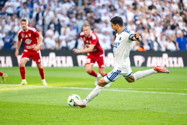 FC Copenhagen v Debrecen, UEFA Conference League qualification, Copenhagen, Denmark Copenhagen, Denmark. 12th, August 2026. Mohamed Elyounoussi (10) of FC Copenhagen scores for 2-1 from the penalty spot during the UEFA Conference League qualification match between FC Copenhagen and Debrecen at Parken in Copenhagen. Danmark, Copenhagen  Copyright: xGonzalesxPhoto TobiasxJorgensenx
