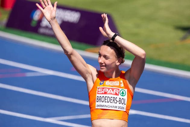 Femke Broeders Bol of the Netherlands waves to the crowd ahead of the Womens 800m semi finals at the European Athletics Championships at Alexander Stadium in Birmingham, England  Copyright: xSeanxWalshx Sportspressphoto_SPR205447