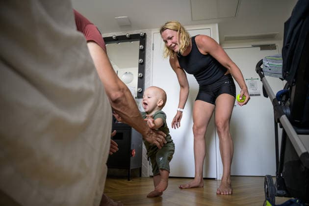 260813 Swedish swimmer Sarah Sjöström and her husband Johan de Jong Skierus with their son Adrian, who takes his first steps on this day, in their hotel room during day 14 of the 2026 European Aquatics Championships on August 13, 2026 in Saint-Denis. Sarah Sjöström is back competing at her first championship after giving birth on August 26, 2025, with an eye on competing at the 2028 Olympic Games, Olympische Spiele, Olympia, OS in Los Angeles, which would be her sixth straight appearance at the Games after making her debut in 2008. Photo: Joel Marklund BILDBYRAN kod JM JM0842 bbeng simning swimming svomming 2026 european aquatics championships em *** August 13, 2026: Swedish swimmer Sarah Sjöström and her husband Johan de Jong Skierus with their son Adrian, who takes his first steps on this day, in their hotel room on day 14 of the 2026 European Aquatics Championships on August 13, 2026 in Saint-Denis. Sarah Sjöström is back competing in her first championship since giving birth on August 26, 2025, with her sights set on competing at the 2028 Olympic Games in Los Angeles, which would mark her sixth consecutive appearance at the Games following her debut in 2008. Photo: Joel Marklund, BILDBYRAN. Code: JM JM0842 bbeng swimming 2026 European Aquatics Championships EM  Copyright: JOELxMARKLUND BB260813JM181
