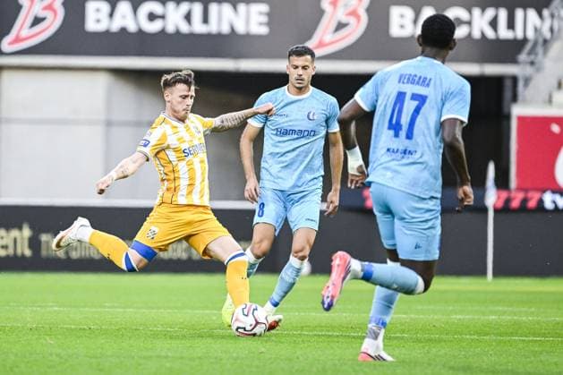 IFK Goteborg s Tobias Heintz and Gent s Laszlo Benes pictured in action during a game between Belgian KAA Gent and Swedish IFK Goteborg , in Gent, Belgium, on Thursday 13 August 2026, a return leg game in the third qualifying round of the UEFA Conference League competition. Gent won 0-1 the first leg. TOM GOYVAERTS TomxGoyvaerts  x183314992x