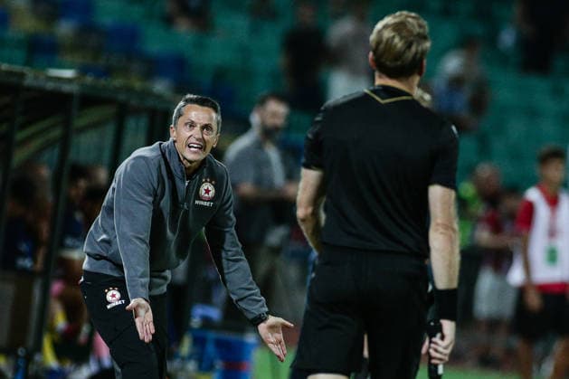 IPA87452821 - CSKA head coach Hristo Yanev protesting a referee s decision during the Europa League qualifying match between PFC CSKA and Maccabi Tel Aviv FC at Vasil Levski National Stadium in Sofia, Bulgaria, on August 13, 2026  Copyright: xIvanxSxIvanov IPAxSportx xx 87452821
