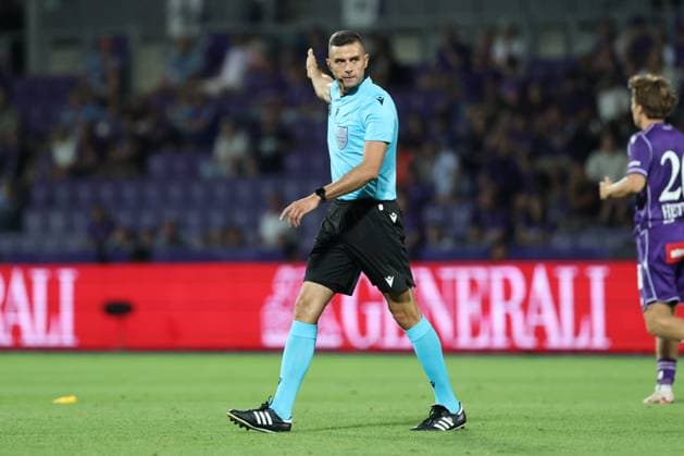 13.August.2026 - SOCCER - 2026 27 UEFA Conference League, Third Qualifying Round, 2nd Leg, FK Austria Wien vs Beitar Jerusalem Lukasz Kuzma (Referee) is in action Vienna Franz-Horr-Stadion (Generali-Arena) Vienna Austria Copyright: xYigitxOermex xPsxImagesxYigitxOermex xPsxImagesx