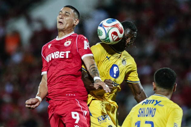 IPA87453336 - CSKA s Leandro Godoy in action against Maccabi s Mohamed Ali Camara during the Europa League qualifying match between PFC CSKA and Maccabi Tel Aviv FC at Vasil Levski National Stadium in Sofia, Bulgaria, on August 13, 2026  Copyright: xIvanxSxIvanov IPAxSportx xx 87453336