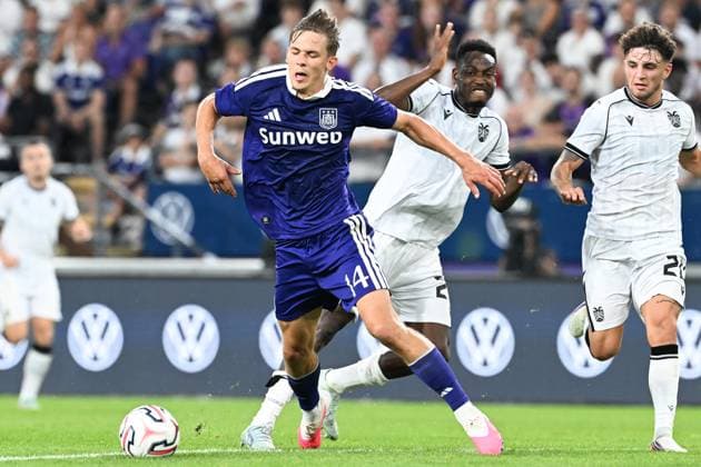 Anderlecht s Danylo Sikan and PAOK s Abdul Rahman Baba pictured in action during a game between Belgian RSC Anderlecht and Greek club PAOK , in Anderlecht, Brussels, Belgium, on Thursday 13 August 2026, a return leg game in the third qualifying round of the UEFA Europa League competition. RSCA won 0-1 the first leg. JILLxDELSAUX  x183318322x