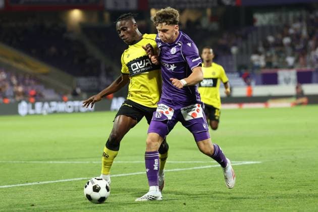 13.August.2026 - SOCCER - 2026 27 UEFA Conference League, Third Qualifying Round, 2nd Leg, FK Austria Wien vs Beitar Jerusalem Nana Antwi (Beitar Jerusalem) and Moritz Wels (Austria Wien) in one-on-one Vienna Franz-Horr-Stadion (Generali-Arena) Vienna Austria Copyright: xYigitxOermex xPsxImagesxYigitxOermex xPsxImagesx