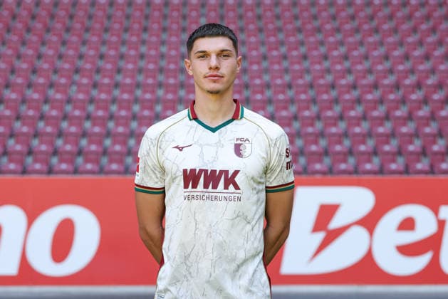 Mert Koemuer; FC Augsburg 1907 1. BL, Porträttermin 2026 2027, Spielerporträts Augsburg Bayern Deutschland *** Mert Koemuer, FC Augsburg 1907, Bundesliga 1, Photo Shoot 2026–2027, Player Portraits: Augsburg, Bavaria, Germany Copyright: ximago kolbert-press ChristianxKolbertx