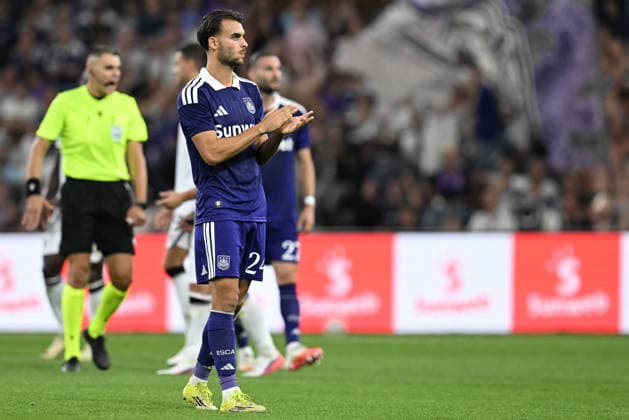 260813 RSC Anderlecht vs PAOK Enric Llansana (24) of Anderlecht pictured pictured during the third qualifying round - 2nd leg in the 2026-2027 Uefa Europa League season between RSC Anderlecht and PAOK FC Saloniki from Greece on August 13 , 2026 in Anderlecht, Belgium. (Photo by David Catry Isosport) Anderlecht Belgium  Copyright: xDavidxCatryx 20260813DC2_4735