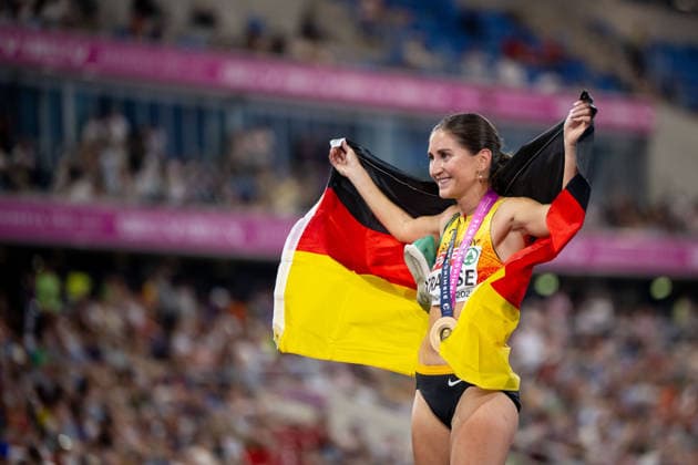 13.08.2026, GBR, Leichtathletik, Europameisterschaft 2026, Abendsession Tag 4, Birmingham Gesa Felicitas Krause ( Deutschland ) jubelt über den Sieg und die Gold Medaille, 3000 Meter Hindernislauf Damen, Finale Birmingham Alexander Stadium England Großbritannien *** August 13, 2026, GBR, Track and Field, 2026 European Championships, Evening Session, Day 4, Birmingham: Gesa Felicitas Krause of Germany celebrates her victory and gold medal in the women’s 3,000-meter steeplechase final at Alexander Stadium in Birmingham, England, United Kingdom Copyright: xNordphoto Memmlerx
