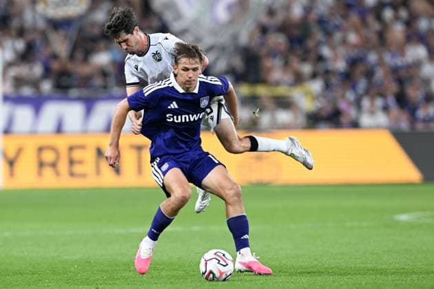 Anderlecht s Danylo Sikan and PAOK s Aritz Elustondo pictured in action during a game between Belgian RSC Anderlecht and Greek club PAOK , in Anderlecht, Brussels, Belgium, on Thursday 13 August 2026, a return leg game in the third qualifying round of the UEFA Europa League competition. RSCA won 0-1 the first leg. JILLxDELSAUX  x183322211x