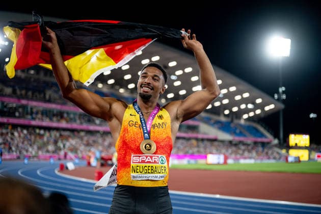 13.08.2026, GBR, Leichtathletik, Europameisterschaft 2026, Abendsession Tag 4, Birmingham Leo Neugebauer ( Deutschland ) jubelt über Sieg und Gold Medaille, Zehnkampf Herren Birmingham Alexander Stadium England Großbritannien *** August 13, 2026, GBR, Track and Field, 2026 European Championships, Evening Session, Day 4, Birmingham: Leo Neugebauer of Germany celebrates his victory and gold medal in the men s decathlon at Alexander Stadium in Birmingham, England, United Kingdom Copyright: xNordphoto Memmlerx