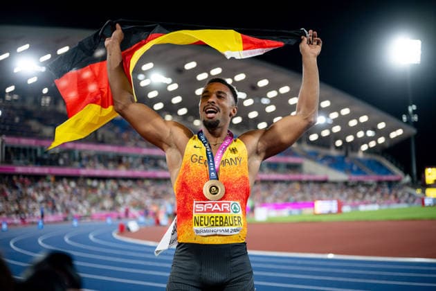 13.08.2026, GBR, Leichtathletik, Europameisterschaft 2026, Abendsession Tag 4, Birmingham Leo Neugebauer ( Deutschland ) jubelt über Sieg und Gold Medaille, Zehnkampf Herren Birmingham Alexander Stadium England Großbritannien *** August 13, 2026, GBR, Track and Field, 2026 European Championships, Evening Session, Day 4, Birmingham: Leo Neugebauer of Germany celebrates his victory and gold medal in the men s decathlon at Alexander Stadium in Birmingham, England, United Kingdom Copyright: xNordphoto Memmlerx
