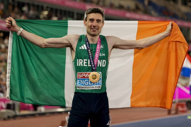 2026 European Athletics Championships, Alexander Stadium, Birmingham, England 13 8 2026 Men™s 800m Final Ireland™s Mark English celebrates with his gold medal Mark English celebrates with his gold medal 13 8 2026  Copyright: xx 0S9A2772