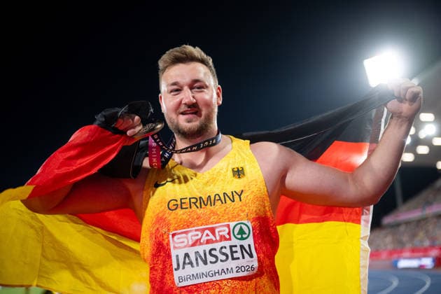 13.08.2026, GBR, Leichtathletik, Europameisterschaft 2026, Abendsession Tag 4, Birmingham Henrik Janssen ( Deutschland ) jubelt über Platz 3 und Bronze Medaille, Diskuswurf Herren, Finale Birmingham Alexander Stadium England Großbritannien *** August 13, 2026, GBR, Track and Field, 2026 European Championships, Evening Session, Day 4, Birmingham Henrik Janssen of Germany celebrates his 3rd-place finish and bronze medal in the men s discus throw final at Alexander Stadium in Birmingham, England, United Kingdom Copyright: xNordphoto Memmlerx