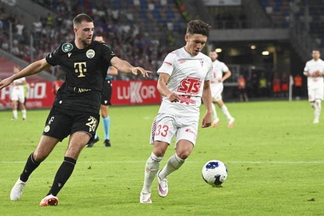 SOCCER - UEFA Europa League - Gornik Zabrze vs. Ferencvaros Photo by IPA ABACAPRESS.COM87455932 - Toon Raemaekers (Fer) and Maksym Khlan (Gor) during the UEFA Europa League match between Gornik Zabrze and Ferencvaros at the Arena Zabrze in Zabrze, Poland, on August 13, 2026 Zabrze Poland  Copyright: xIPAxSport ABACAx