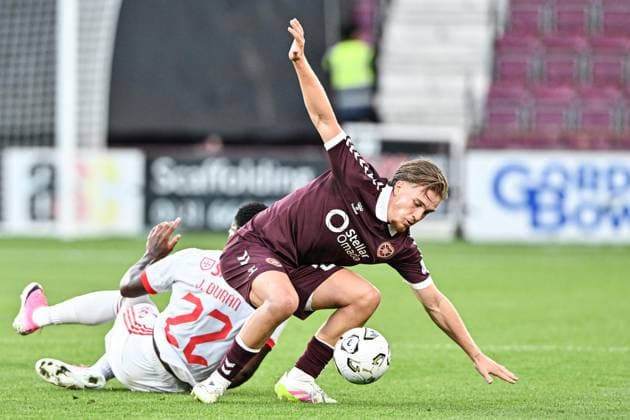 Heart of Midlothian v Benfica UEFA Europa League Jordi Altena of Heart of Midlothian is tackled by Jhon Duran of Benfica during the UEFA Europa League Third Qualifying Round Second Leg match at Tynecastle Park, Edinburgh 13 08 2026 UK Newspapers OUT Copyright: xJamiexJohnstonx FIL-23768-0164