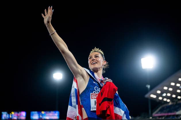 13.08.2026, GBR, Leichtathletik, Europameisterschaft 2026, Abendsession Tag 4, Birmingham Amy Hunt ( Großbritannien ) jubelt über den Sieg und die Gold Medaille, 200 Meter Damen, Finale Birmingham Alexander Stadium England Großbritannien *** August 13, 2026, GBR, Track and Field, 2026 European Championships, Evening Session, Day 4, Birmingham: Amy Hunt of Great Britain celebrates her victory and gold medal in the women s 200-meter final at Alexander Stadium in Birmingham, England, Great Britain Copyright: xNordphoto Memmlerx
