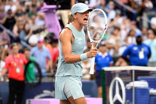 August 13, 2026, Toronto, Ontario, Canada: IGA SWIATEK of Poland celebrates after winning the National Bank Open final at Sobeys Stadium. Swiatek defeated Elena Rybakina of Kazakhstan 6-2, 6-3 to win the title. Toronto Canada - ZUMAr228 20260813_znp_r228_020 Copyright: xVasiliyxRyabykhx