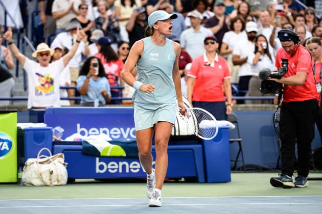 August 13, 2026, Toronto, Ontario, Canada: IGA SWIATEK of Poland celebrates after winning the National Bank Open final at Sobeys Stadium. Swiatek defeated Elena Rybakina of Kazakhstan 6-2, 6-3 to win the title. Toronto Canada - ZUMAr228 20260813_znp_r228_021 Copyright: xVasiliyxRyabykhx